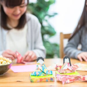 【折り紙】親子で楽しむひな祭り♪折り紙で作る簡単・可愛いお雛様の作り方