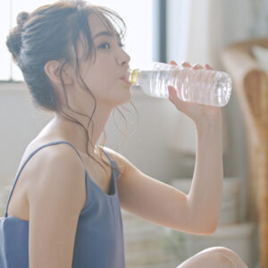 水と美容の関係を解説！正しい水の飲み方や適切な量・タイミングは？