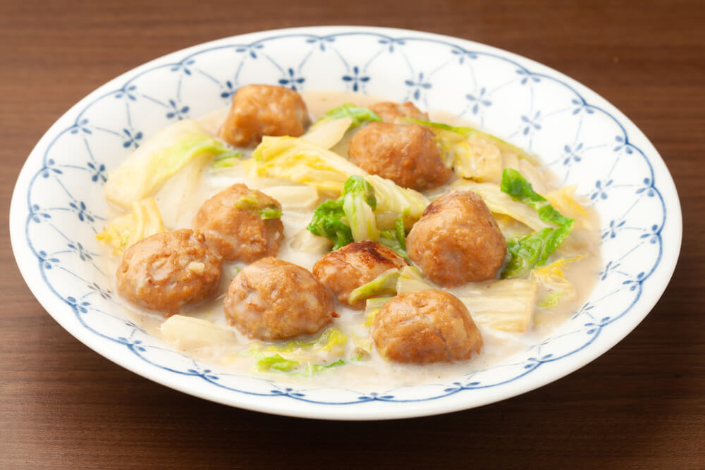 白菜と鶏団子の味噌豆乳スープ