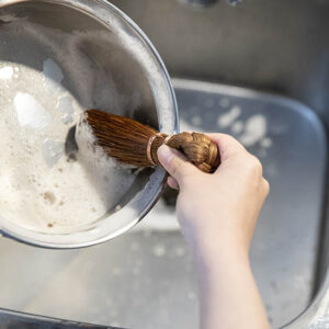 カレー鍋の洗い方のコツとおすすめアイテム｜棕櫚タワシですっきり