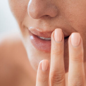 唇の紫外線対策と日焼け後のケア方法とは？シーン別おすすめリップクリームも！