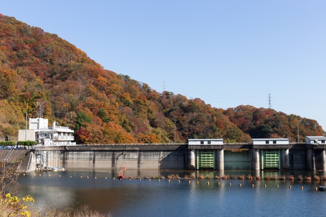 花貫ダムと紅葉