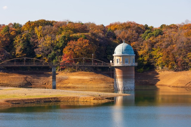 狭山湖と紅葉