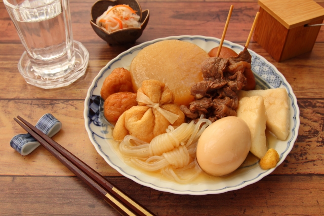 屋台で食べるおでん　イメージ