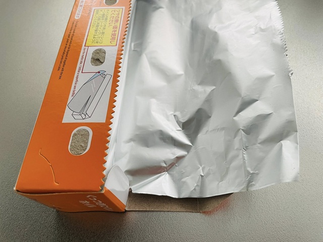 ダイソー　くっつきにくいホイル　表面