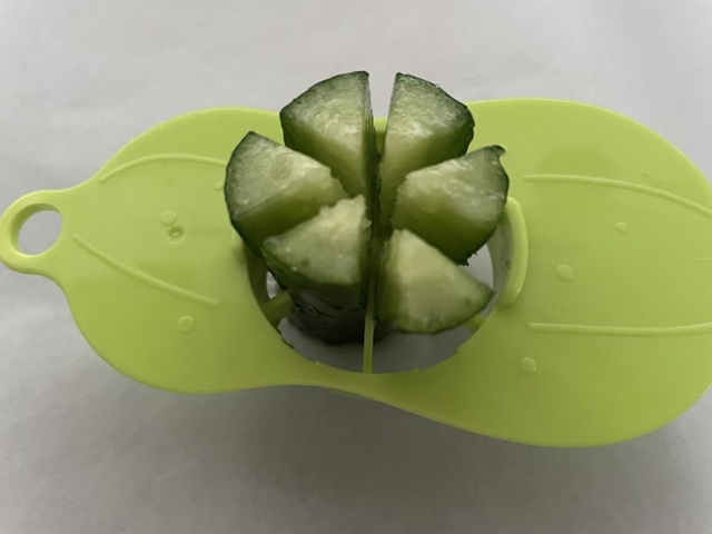 ダイソー　きゅうりカッター　6等分カッター　使い方