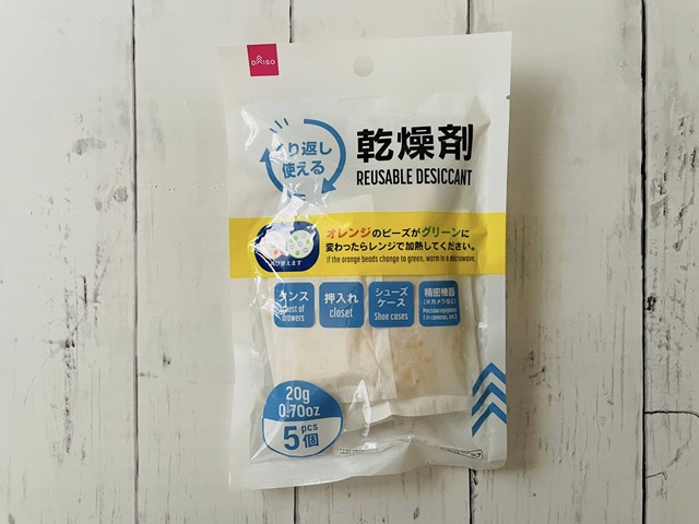 ダイソー くり返し使える乾燥剤 パッケージ