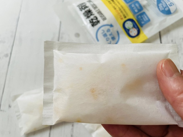 ダイソー　くり返し使える乾燥剤　色で終了時期がわかる