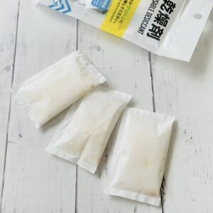 ダイソーの繰り返し使える乾燥剤が超便利！上手な使い方も解説