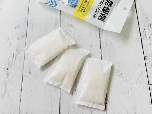 ダイソー　くり返し使える乾燥剤　
