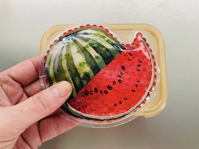 ダイソー　保冷剤　スイカ　ぴったりフィット