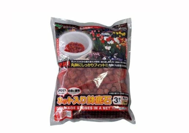 ネット入り鉢底石３個入 丸タイプ ４－５号鉢用　110円（税込）