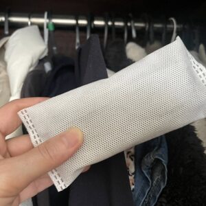 ダイソーの竹炭が優秀すぎる！湿気や消臭対策におすすめの使い方と効果を解説