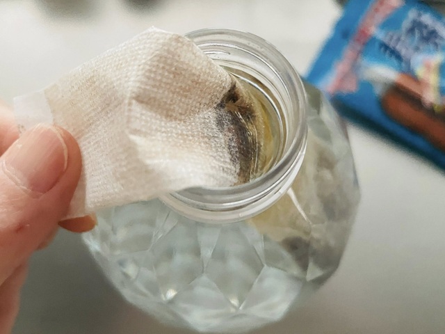 ダイソーの「ペットボトル用麦茶」作り方　手順②