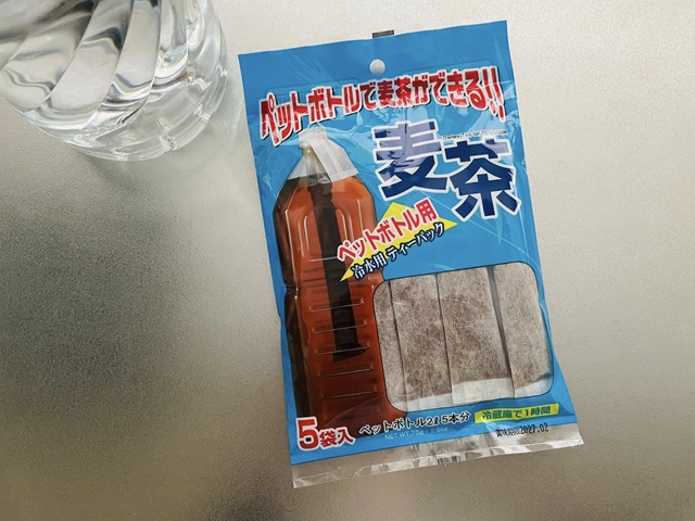 ダイソーの「ペットボトル用麦茶」パッケージ
