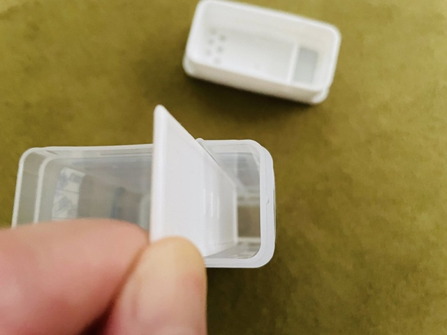 ダイソーの「ひとふり計量ボトル（スリム）」仕切り