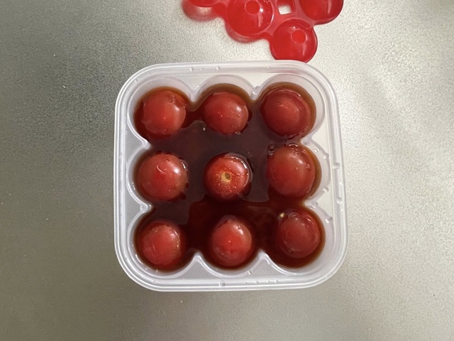 ダイソー　無限ミニトマト浅漬け職人　ミニトマトがひたひたになる量の漬けダレを入れる