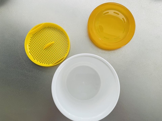 ダイソー　レンジでかんたん！茶わん蒸し器　フタ、容器、こし器