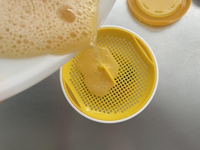 ダイソー　レンジでかんたん！茶わん蒸し器　卵液をこす