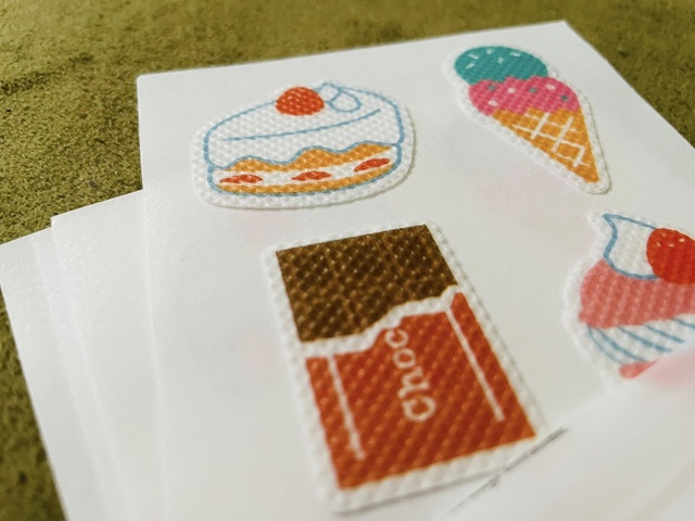 ダイソー　虫よけシール　スイーツ　かわいいデザイン