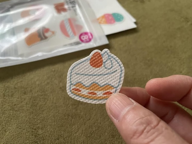 ダイソー　虫よけシール　スイーツ