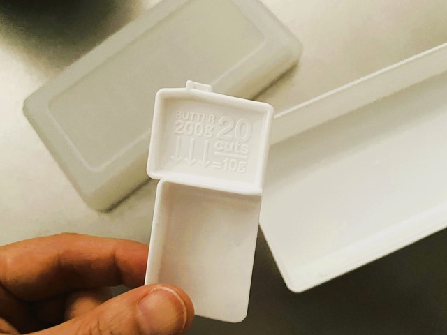 ダイソーバターケース　カッター