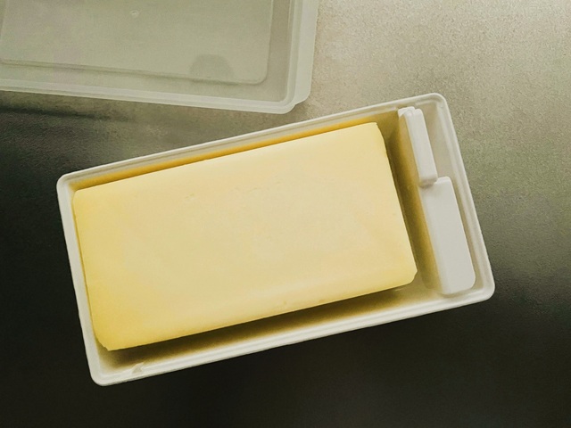 ダイソーバターケース　バターがすっぽり入る