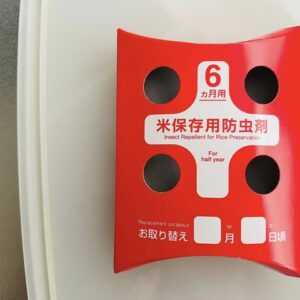 100均ダイソーで見つけた！お米の虫除けおすすめ「米びつ女将」と効果的な防虫対策