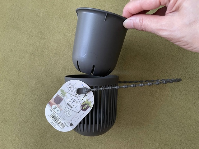 ダイソー　吊り鉢　内鉢と外カゴがセット