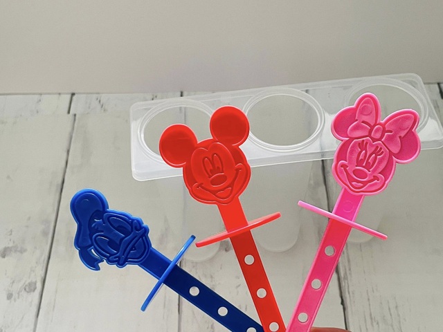 ダイソー　アイスキャンディーメーカー ミッキー＆フレンズ　キャラクターの顔