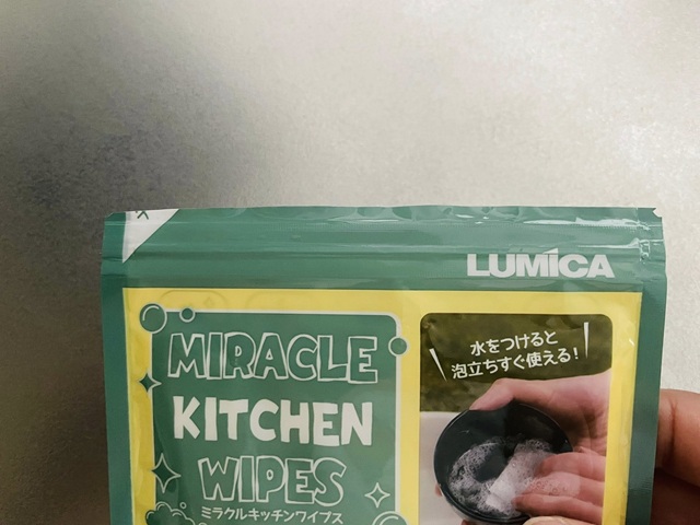 ダイソー　ミラクルキッチンワイプス　袋にはチャック付き