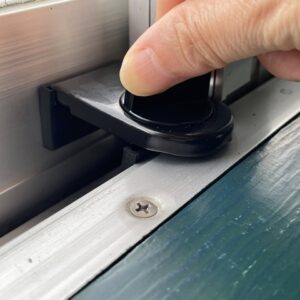 ダイソーの防犯グッズで空き巣対策！共働きや旅行など家を空けがちな家庭必見