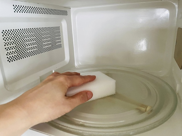ダイソー　電子レンジ洗浄剤　使い方　庫内を拭く