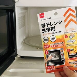 電子レンジの掃除は100均ダイソーの「電子レンジ洗浄剤」がおすすめ！汚れを落とす方法を解説
