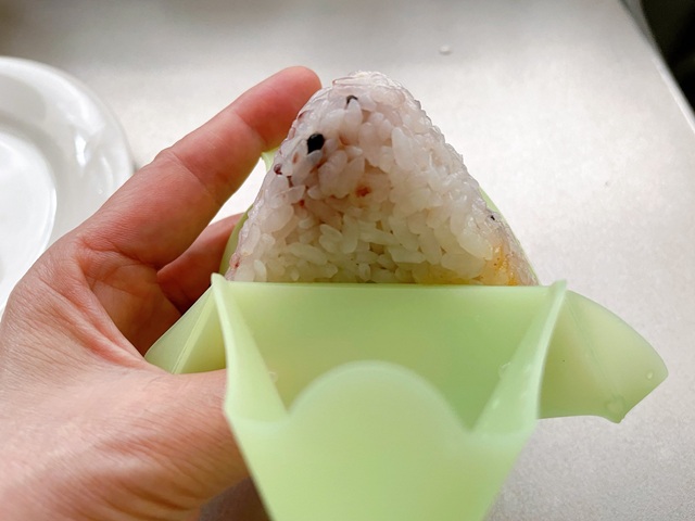 ダイソー　簡単おにぎりパック　手が汚れない
