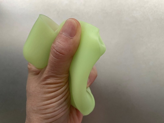 ダイソー　簡単おにぎりパック　シリコーン素材　柔らかい