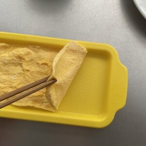 100均ダイソーの薄焼き卵が電子レンジで簡単にできる「たまごでおふとん」なら失敗しらず