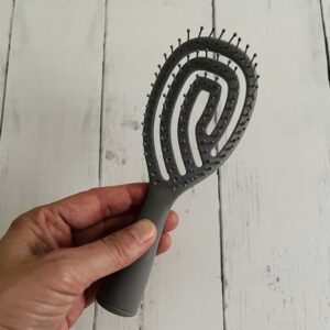 ダイソーのブローブラシでドライヤーの時短に！お風呂上りがラクになる