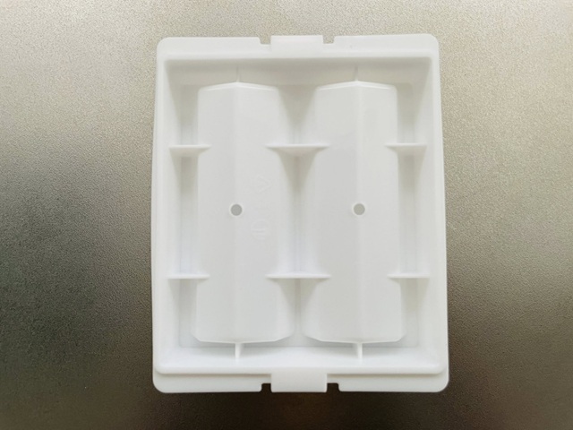 ダイソー「ドリンクボトル用アイストレー」製氷器