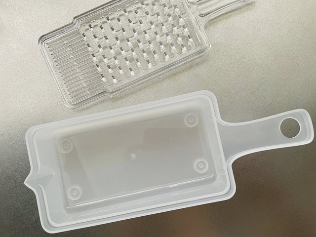 ダイソー　しぼれるおろし器　受け皿付き