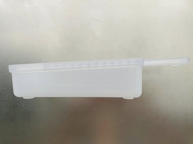 ダイソー　しぼれるおろし器　おろしやすい傾斜付き