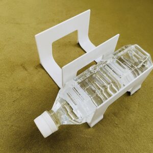 ペットボトルの収納は100均の「ペットボトルラック」が便利!活用法も解説