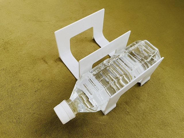 セリアの「ペットボトルラック」