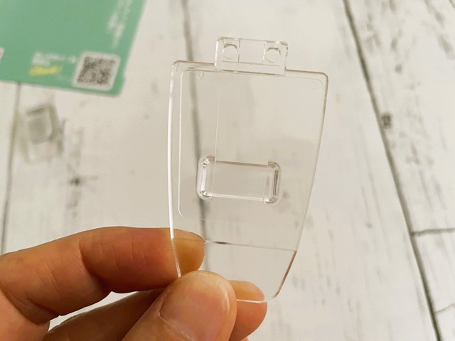 ダイソー　リモコンフック「くりぴた」クリアタイプなので目立たない