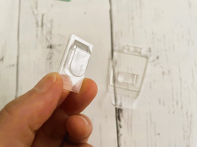 ダイソー　リモコンフック「くりぴた」クリア