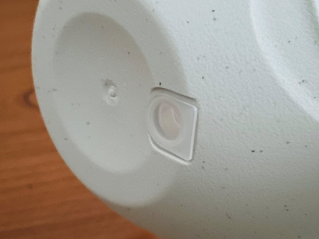 セリア　吊り鉢　底に水栓付き