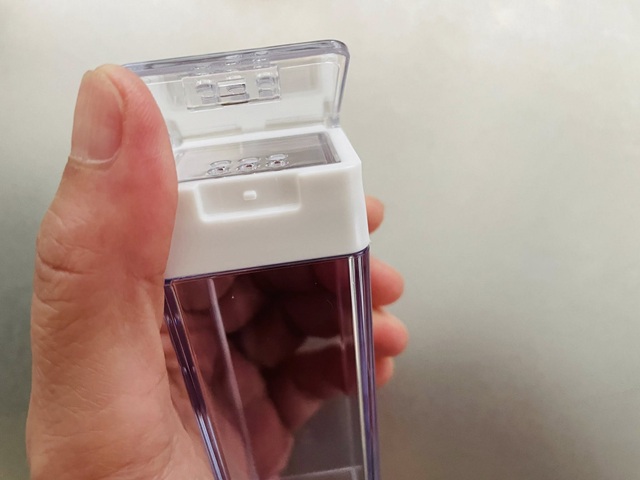 セリア　上から見えるスパイスボトル　片手でも扱える