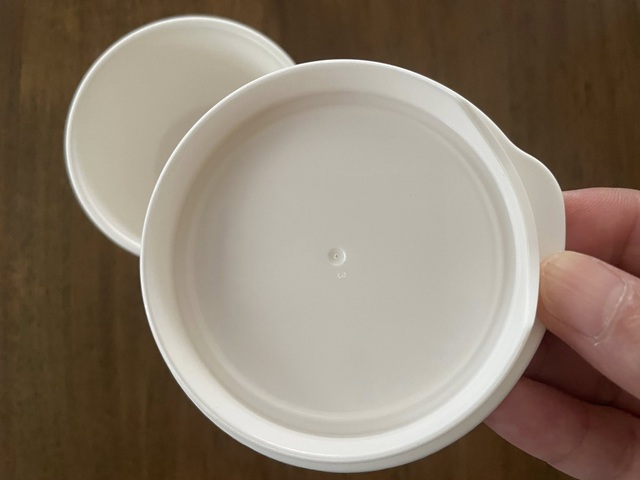 セリア　家事をへらす保存食器　お手入れしやすいフタの形状