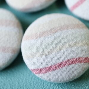 ダイソーでくるみボタンを手作り!種類や基本の作り方、活用アイデアまで紹介