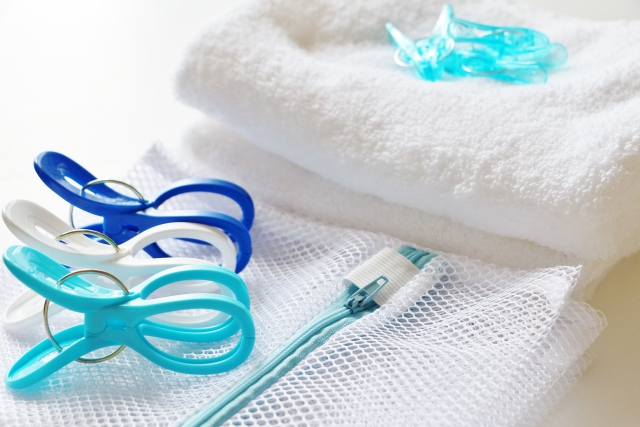 洗濯イメージ 洗濯ネットと洗濯バサミとタオル